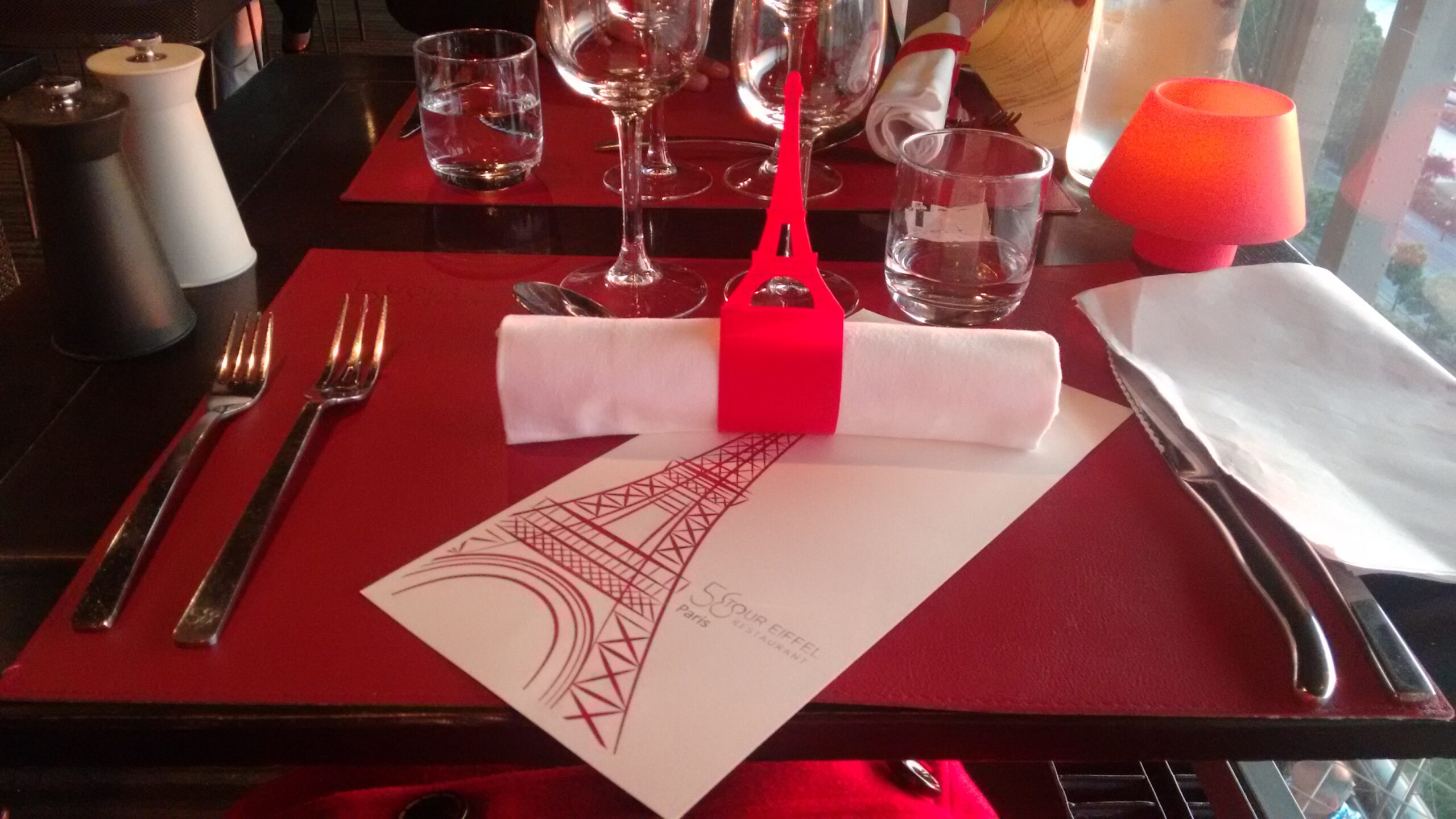 Lee más sobre el artículo Restaurante 58 en la Torre Eiffel