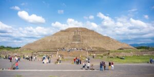 Lee más sobre el artículo Descubriendo Teotihuacán: Datos fascinantes del enigmático sitio arqueológico